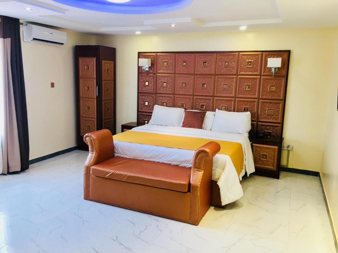 Double M Exquisite Suites And Lounge Lekki Ogombo Zewnętrze zdjęcie